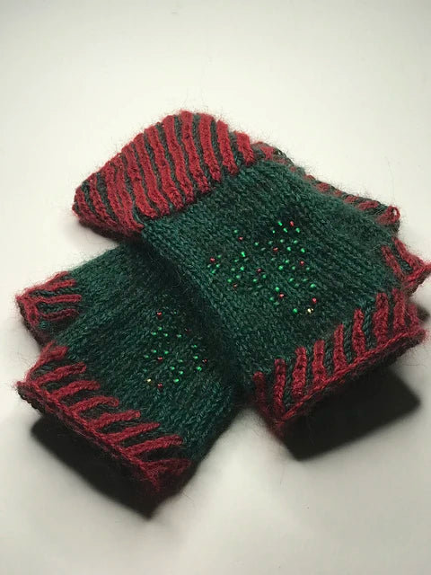 Christmas Spirit Gloves by Pavlina Inksmith pdf