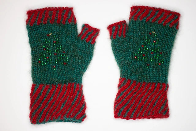 Christmas Spirit Gloves by Pavlina Inksmith pdf